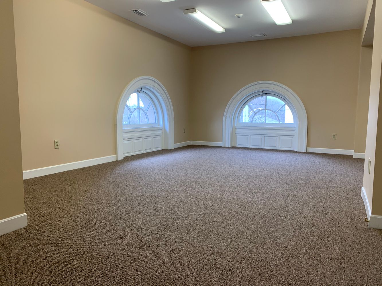 Amesbury Building : 100 Main St, Amesbury, MA 01913